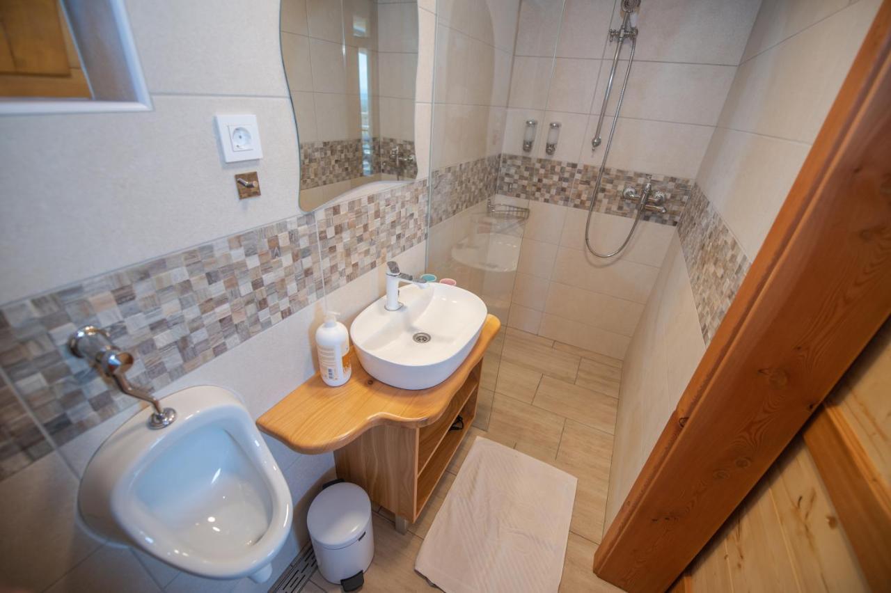 Holiday Home Ernest Zelezni With Hot Tub Ivancna Gorica ภายนอก รูปภาพ