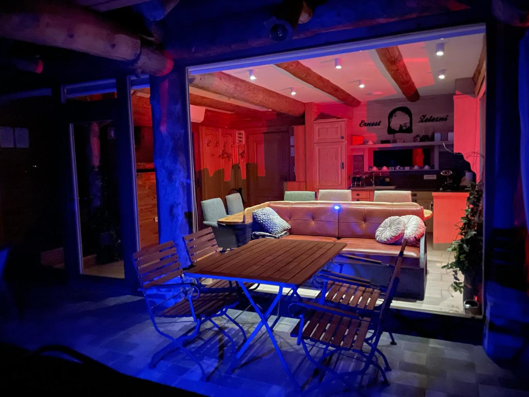 Holiday Home Ernest Zelezni With Hot Tub Ivancna Gorica ภายนอก รูปภาพ