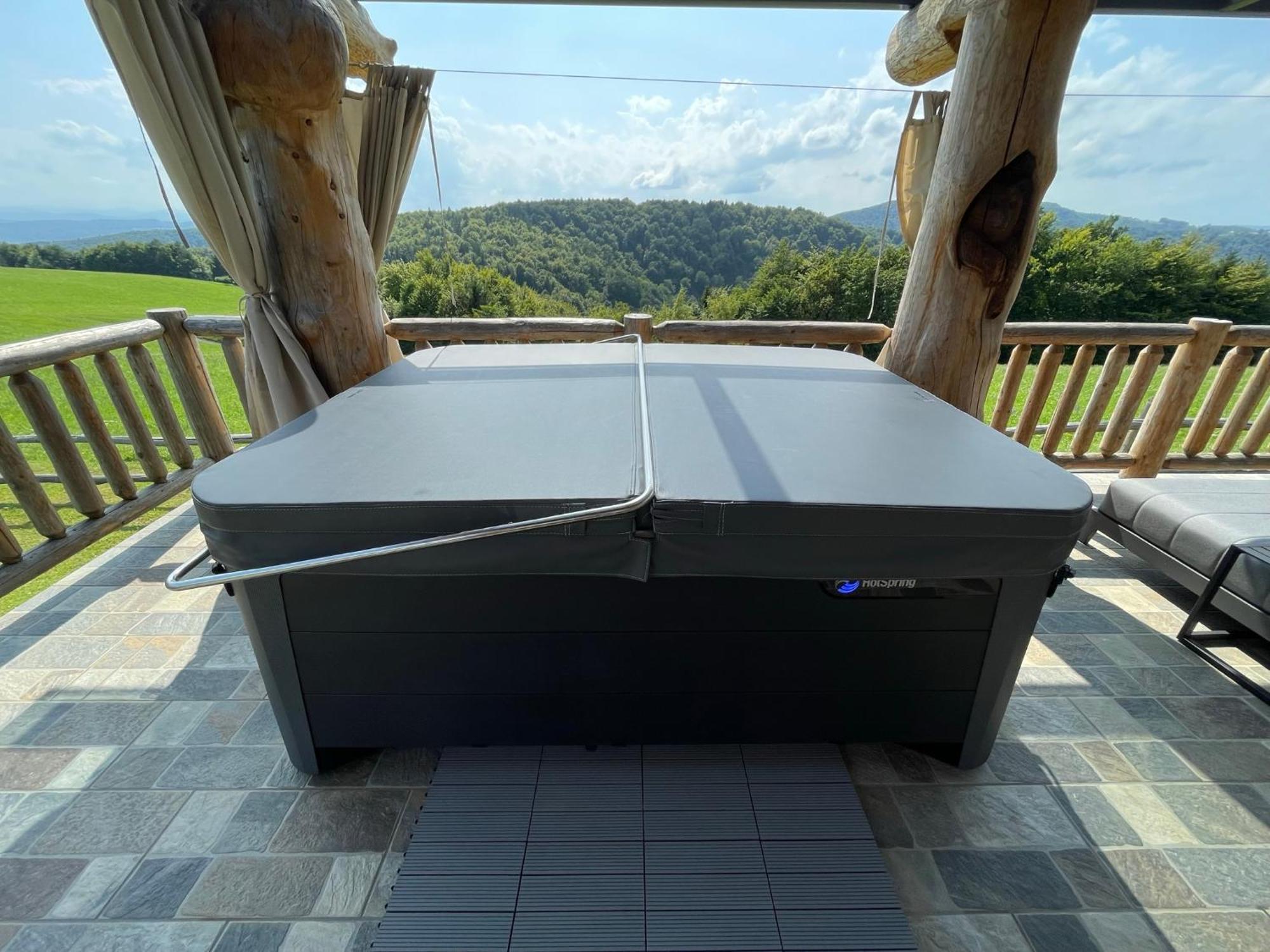 Holiday Home Ernest Zelezni With Hot Tub Ivancna Gorica ภายนอก รูปภาพ